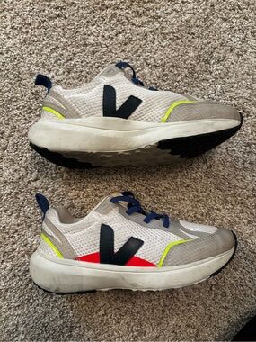 VEJA Canary Sneaker. Size 2.